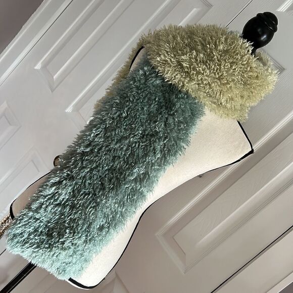 Anthropologie Fluffy Colorblocked Scarf in Mint - Picture 11 of 12